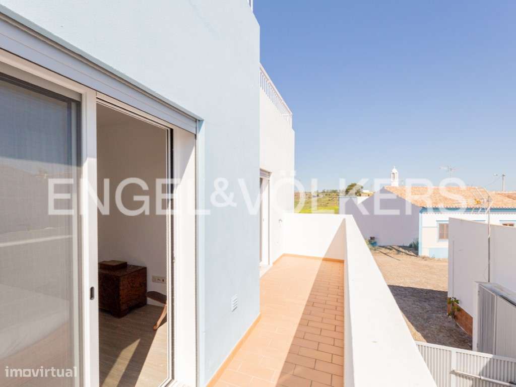 Moradia T2 Moderna em Condomínio com Piscina-18