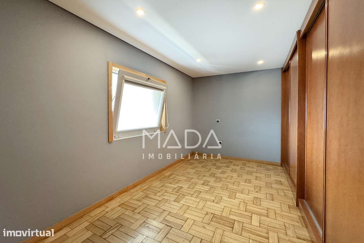 Apartamento T2+1 (último piso) c/sótão no centro histórico de Braga-20