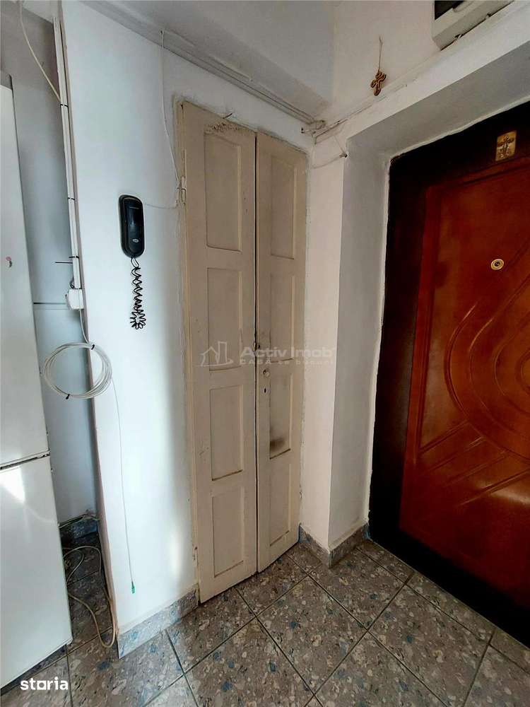 3 camere,decomandat, CENTRU - Str. Victoriei, etaj 3-13