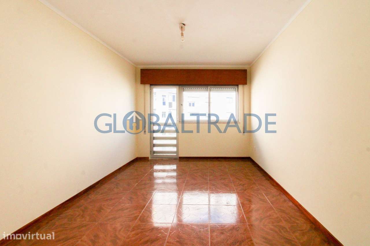 Apartamento T3 com Garagem Box em Vila D'Este-2