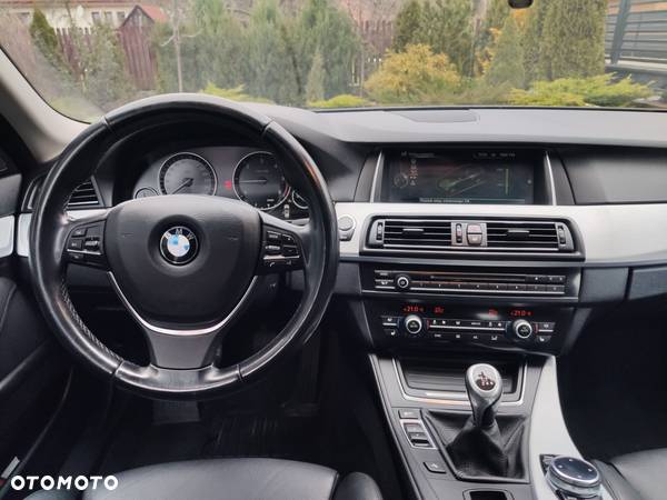 BMW Seria 5 525d Touring Luxury Line - 11