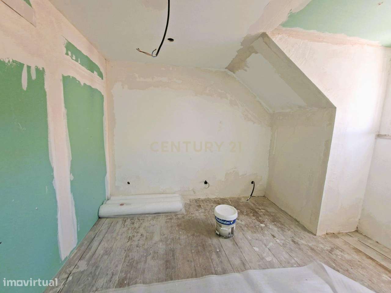 Apartamento Renovado em open-space na Penha de França, Lisboa-13