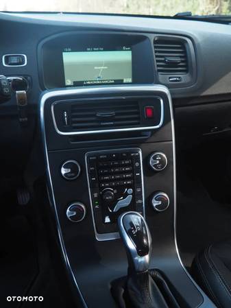 Volvo V60 D3 Geartronic Momentum - 27