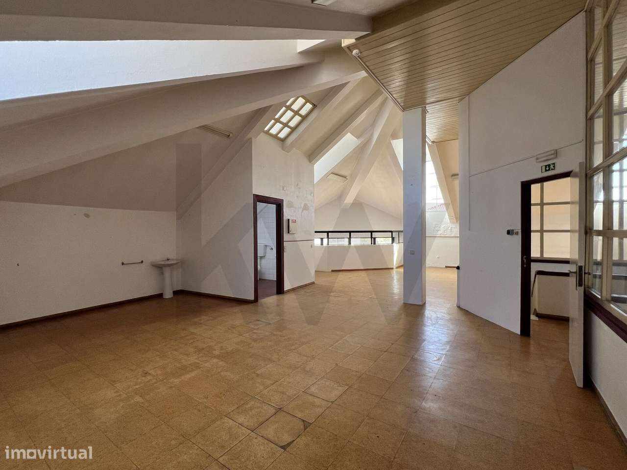 Edifício Emblemático no Coração de Almeirim-30