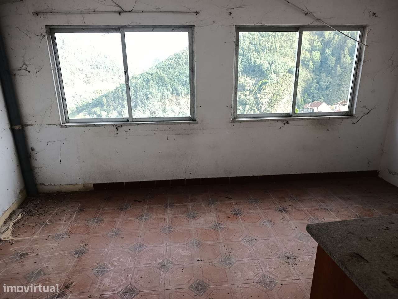 Casa em 4 pisos, para remodelar, em Lorvão, Penacova, Coimbra - Grande imagem: 5/47
