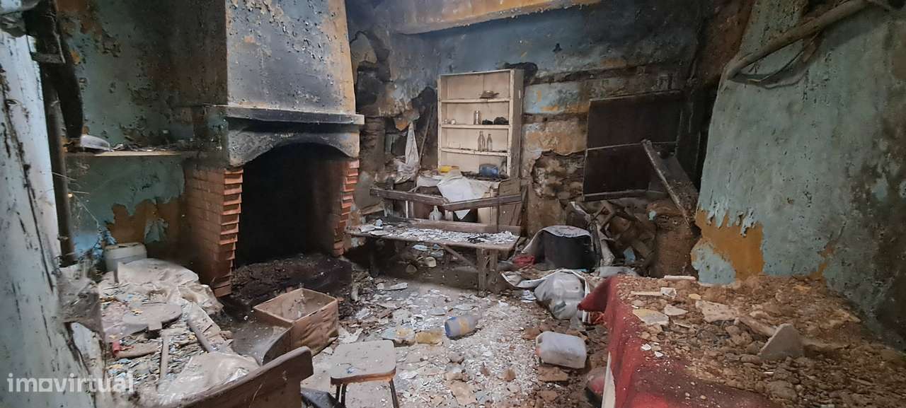 Moradia para restaurar em Sendim-25