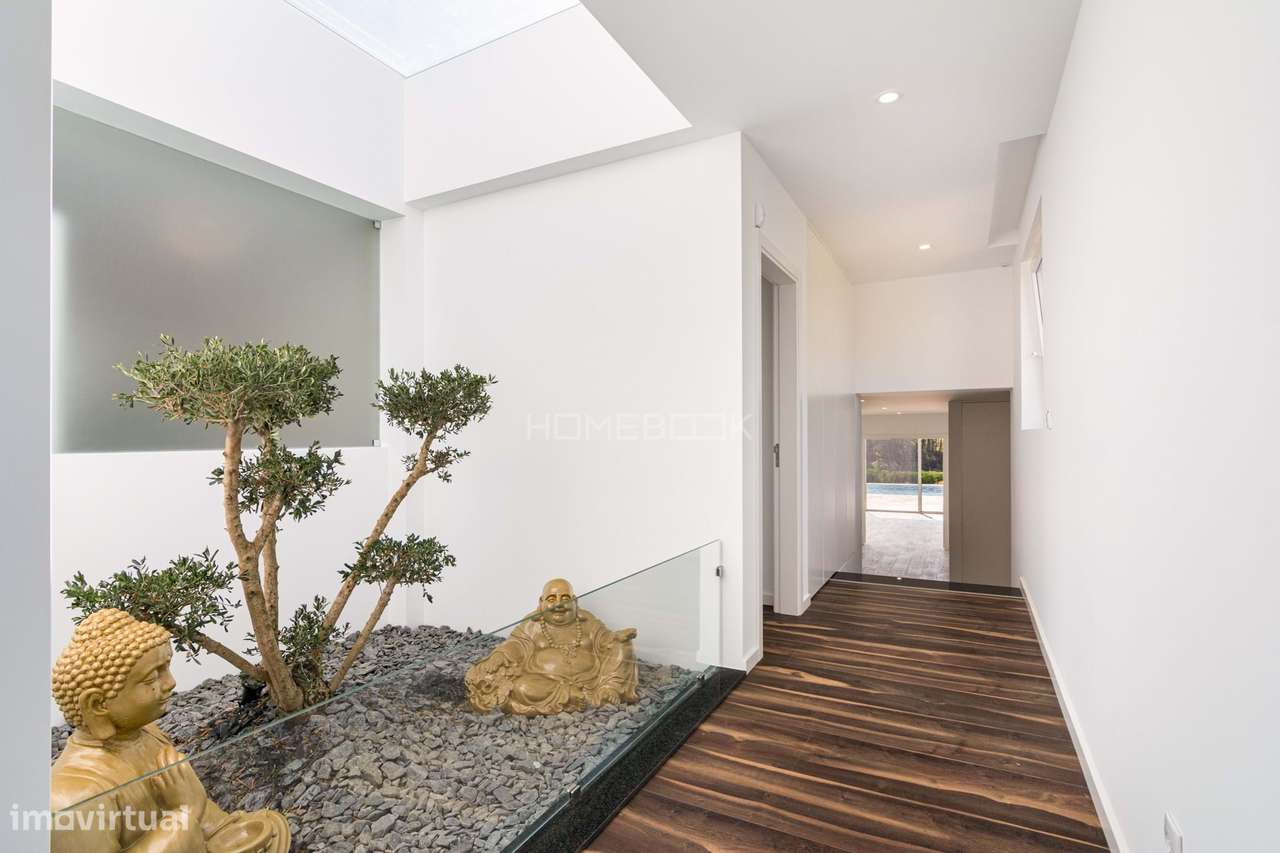 Moradia de Luxo a poucos minutos da Praia - Grande imagem: 5/57