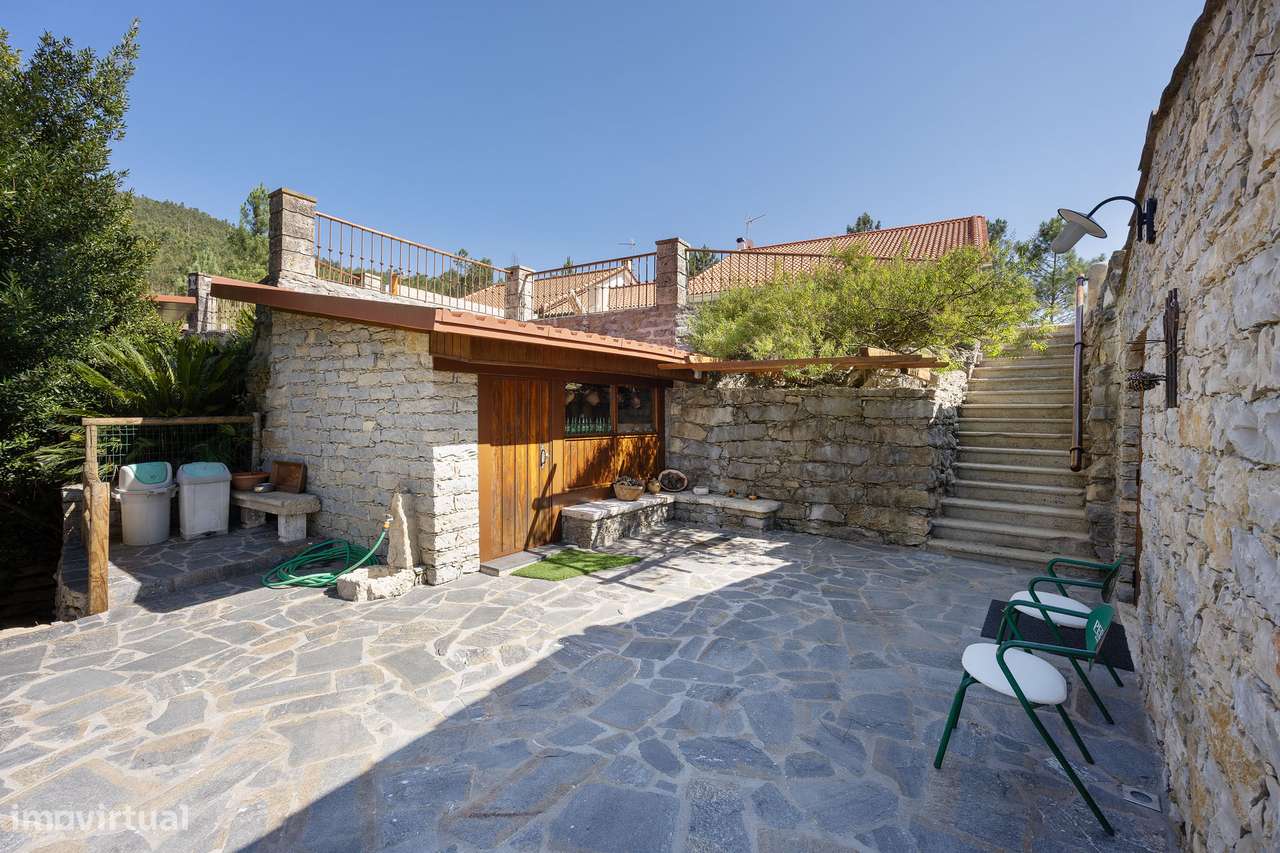 Moradia T2+2 | Piscina e Jardim | Vista Rio Zezêre | Dornes-39