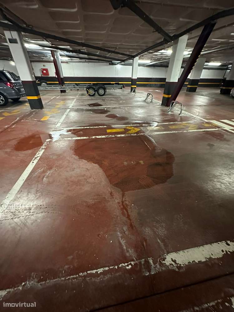 Apartamento T1 com lugar de parqueamento e piscina-23