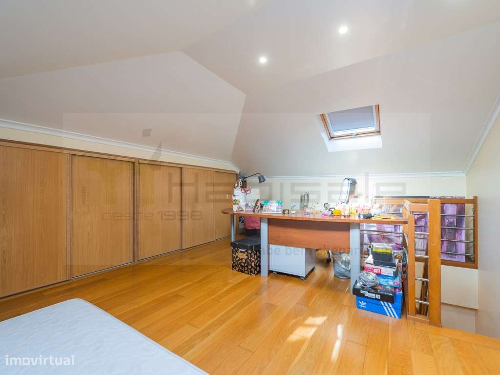 Moradia T5 com Jardim, Garagem ampla e Espaço para Piscina-32