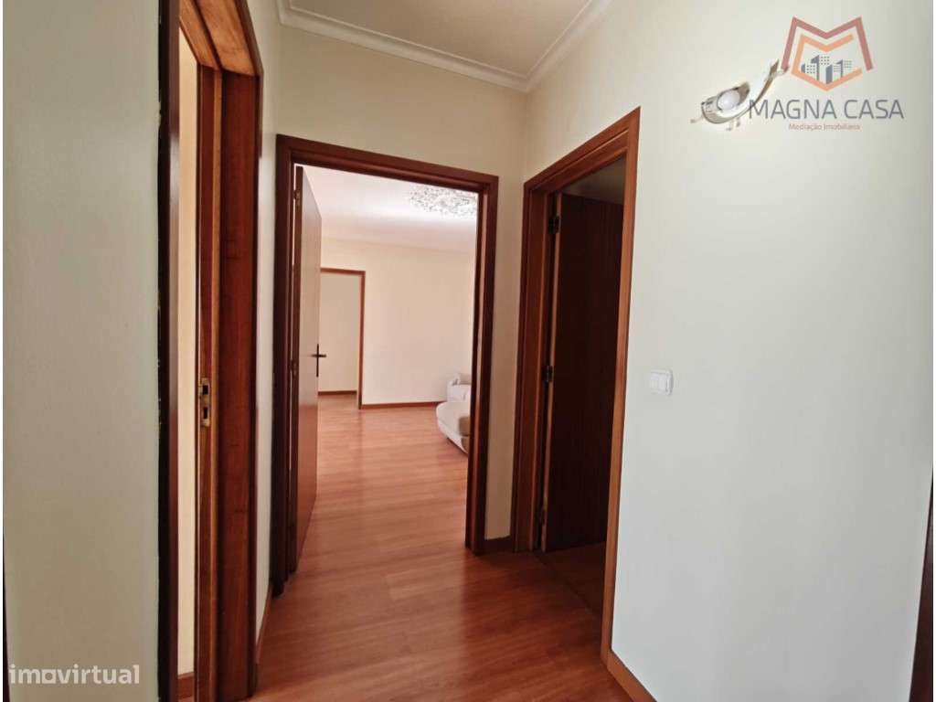 T2 (3 assoalhadas) com Boa Distribuição de Áreas - Rua do Mirante, ...-6