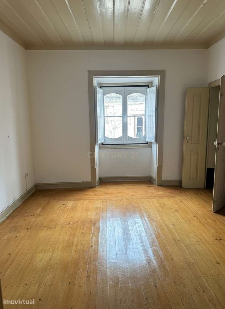 Moradia T5 com Grande Potencial | Salvaterra de Magos-3