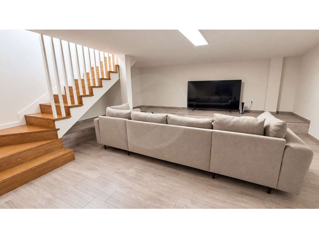 Moradia T2+1 Totalmente Remodelada em Árvore Vila do Conde-26
