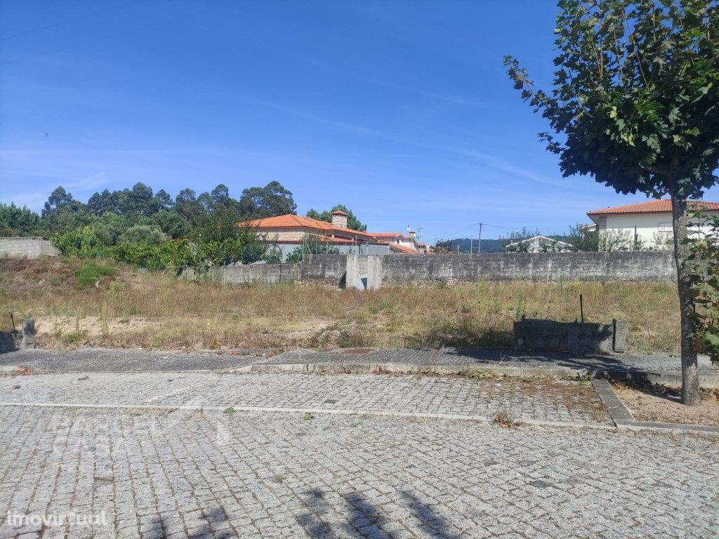 Lote de construção na Várzea - Barcelos