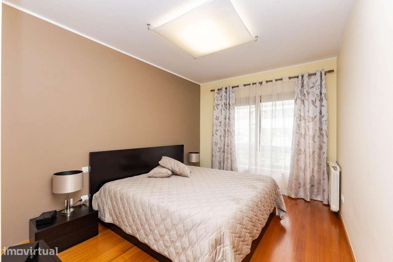 T3 Último Piso c/ Varanda, Garagem e Arrumos. Av. Altino Coelho,...-19