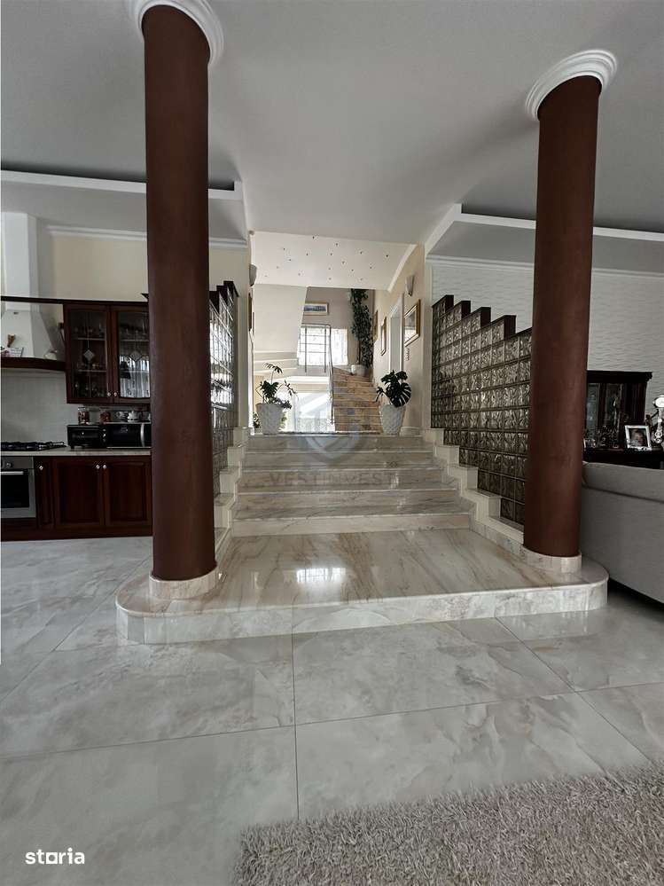 Vila lux cu piscina Sanmartin - Imagine principală: 4/20