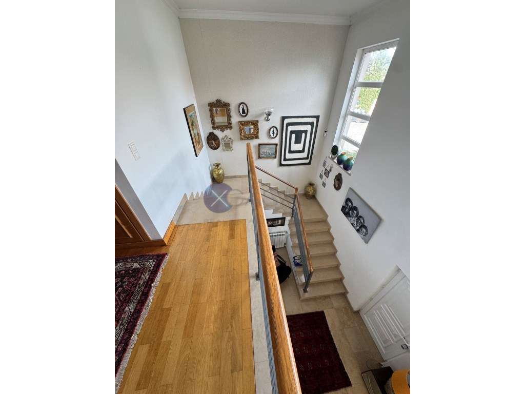 single-family residential building, with a T6 layout, comprising gr...-26