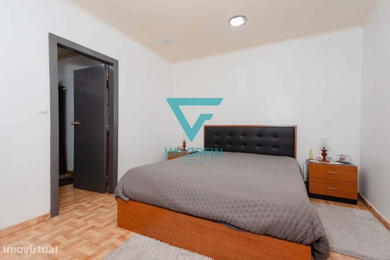 MORADIA T2 Térrea com Terreno e Logradouro | Porto de Mós-12