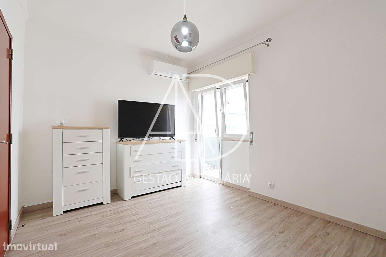 Apartamento T3 nas Paivas | Luz, conforto e localização privilegiada-11