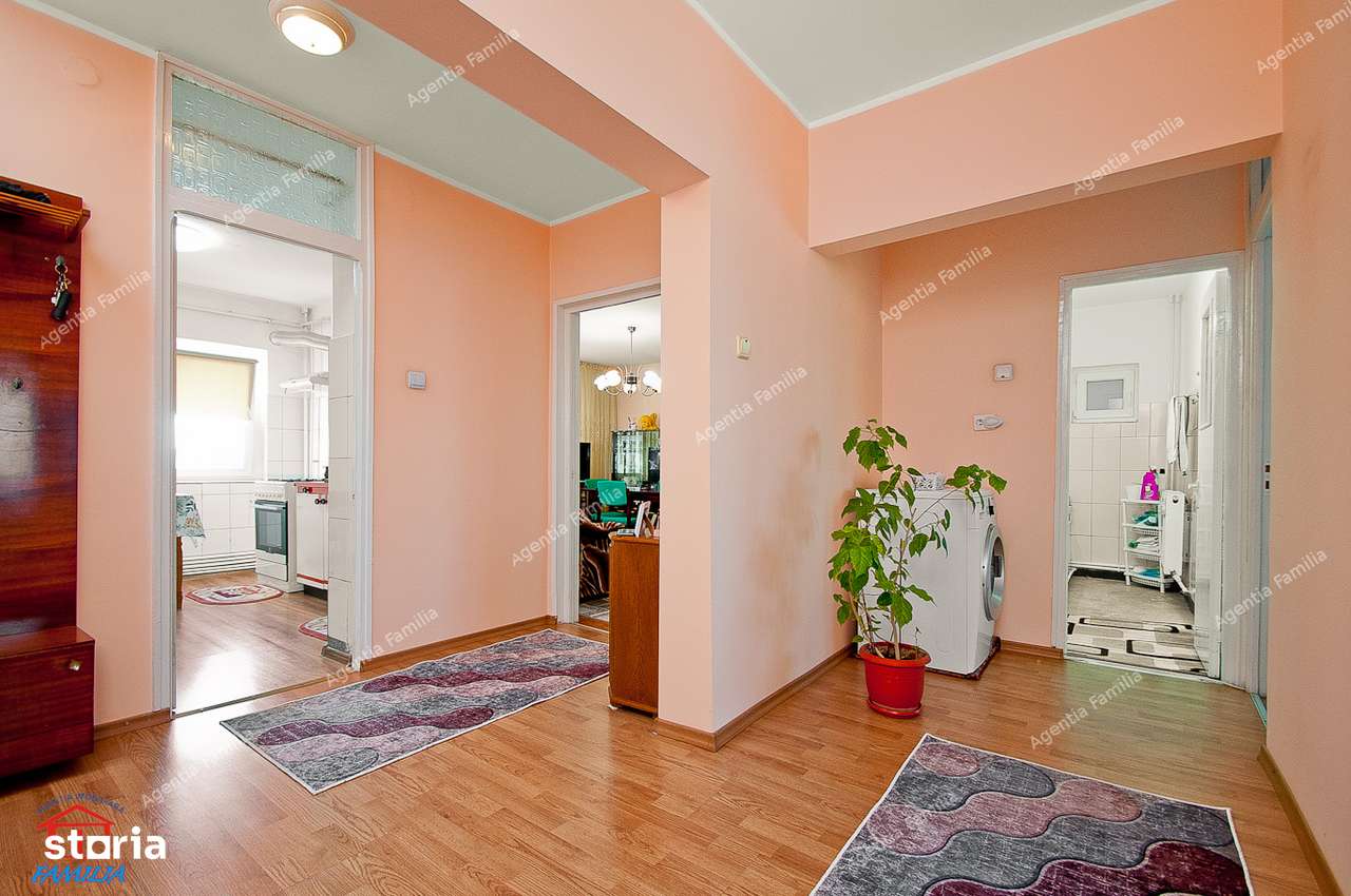 Vand/schimb apartament cu 4 camere, Micro 17( Penny)etaj 6, sup.98 mp.-0