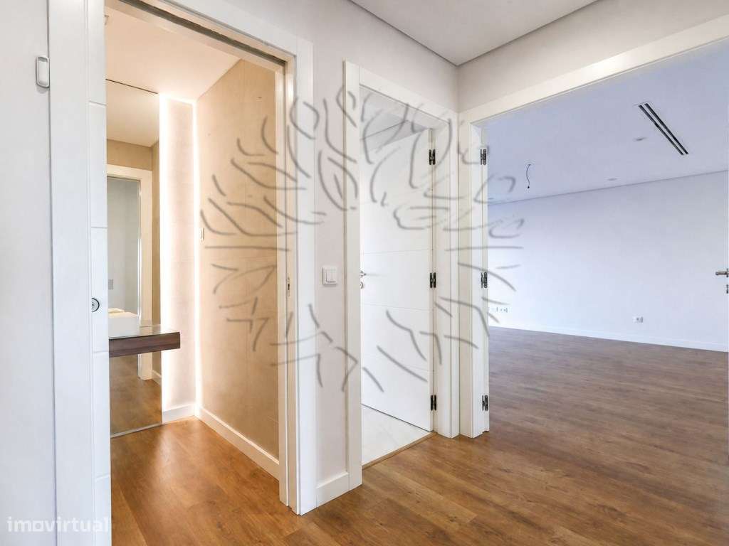 Apartamento T3 usado como novo em Vale Salgueiro, Montijo. Com 196 ...-9