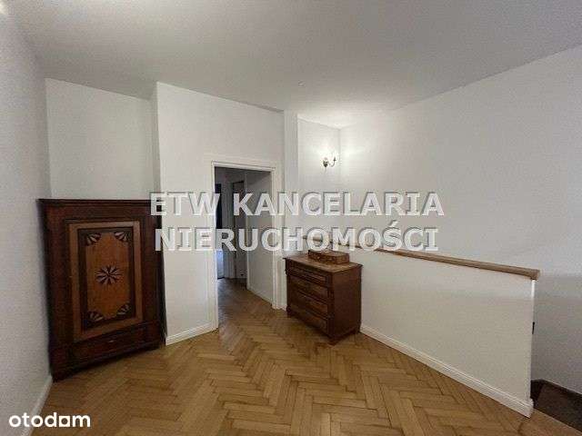 Loftowe mieszkanie w kamienicy z ogródkiem-9