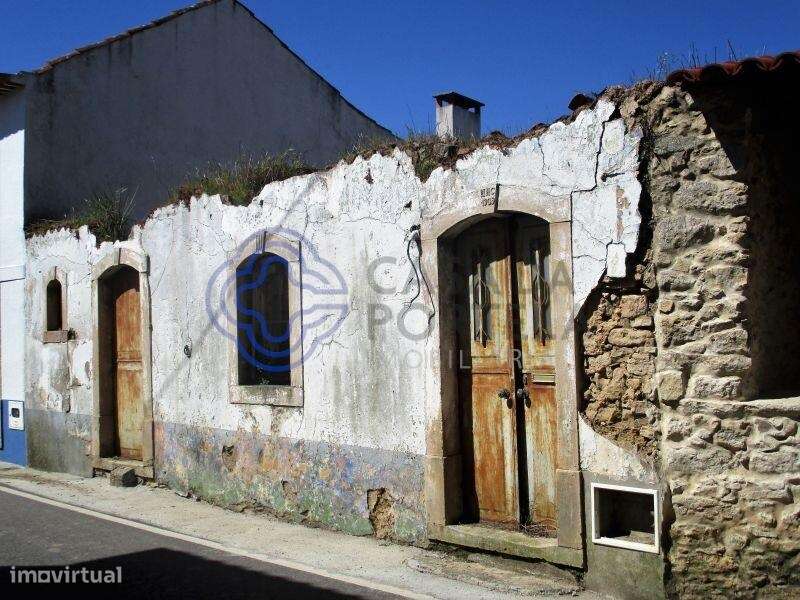 Ruína para restaurar em aldeia entre Tomar e Ferreira do Zêzere - Grande imagem: 2/19