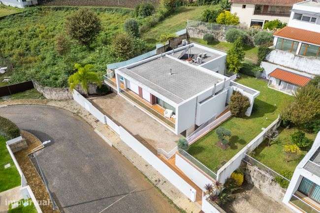 Exclusiva Moradia Individual Moderna e Luxuosa-49