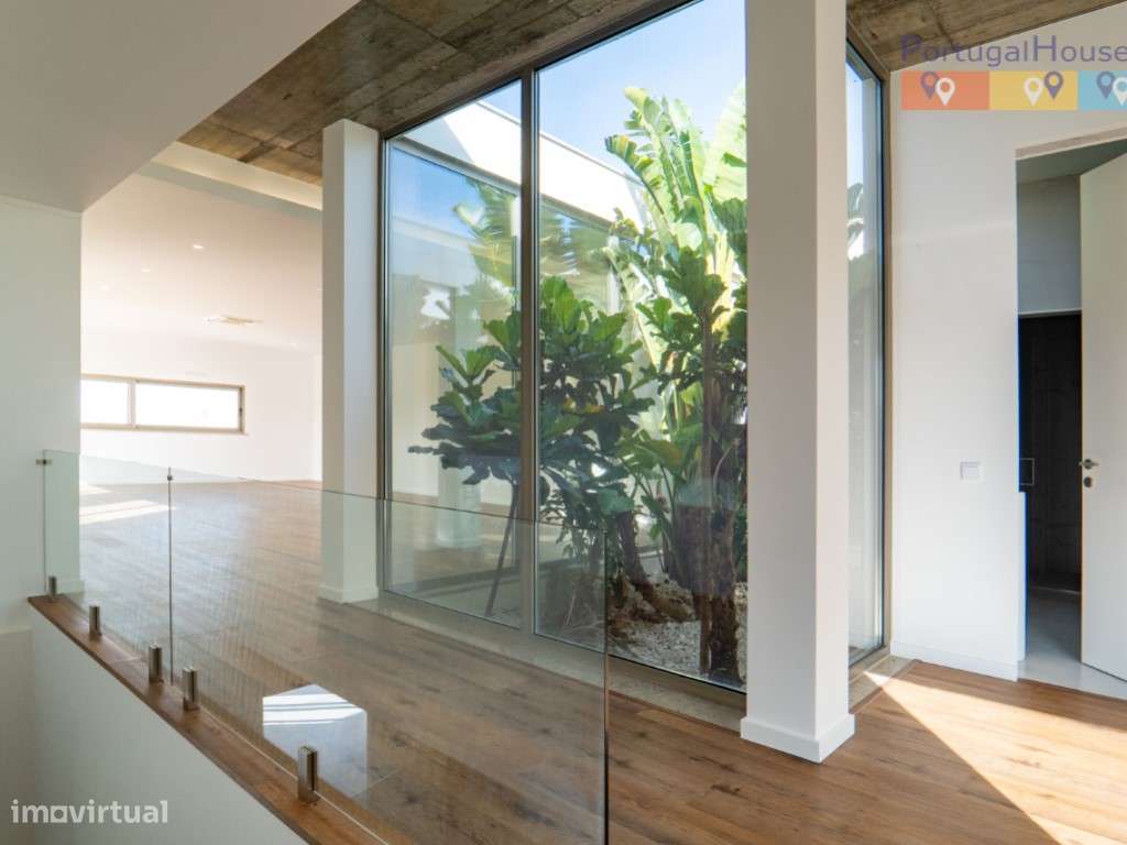 Moradia T4 de Luxo com terreno de 5.300 metros quadrados-17