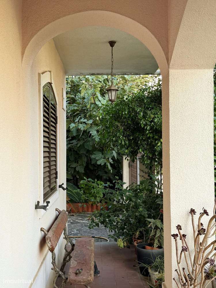 Moradia T4 com jardim e garagem em local privilegiado - Grande imagem: 4/28