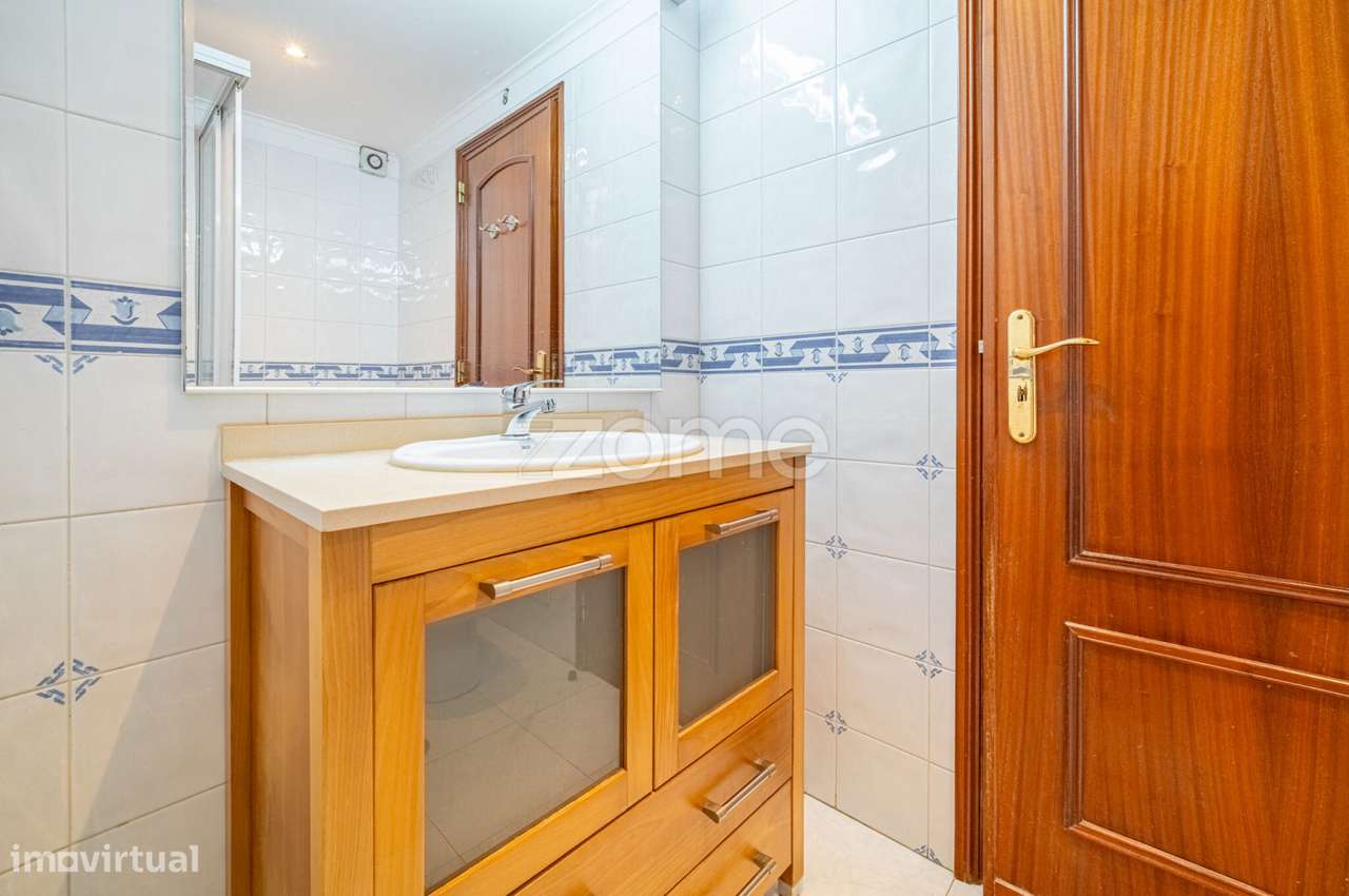 Apartamento T3 com duas Suites e Garagem no Centro de Tires - S.D.Rana-11