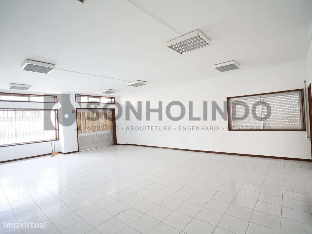 Loja/Escritório com duas entradas ao nível do R/C. - Grande imagem: 3/8