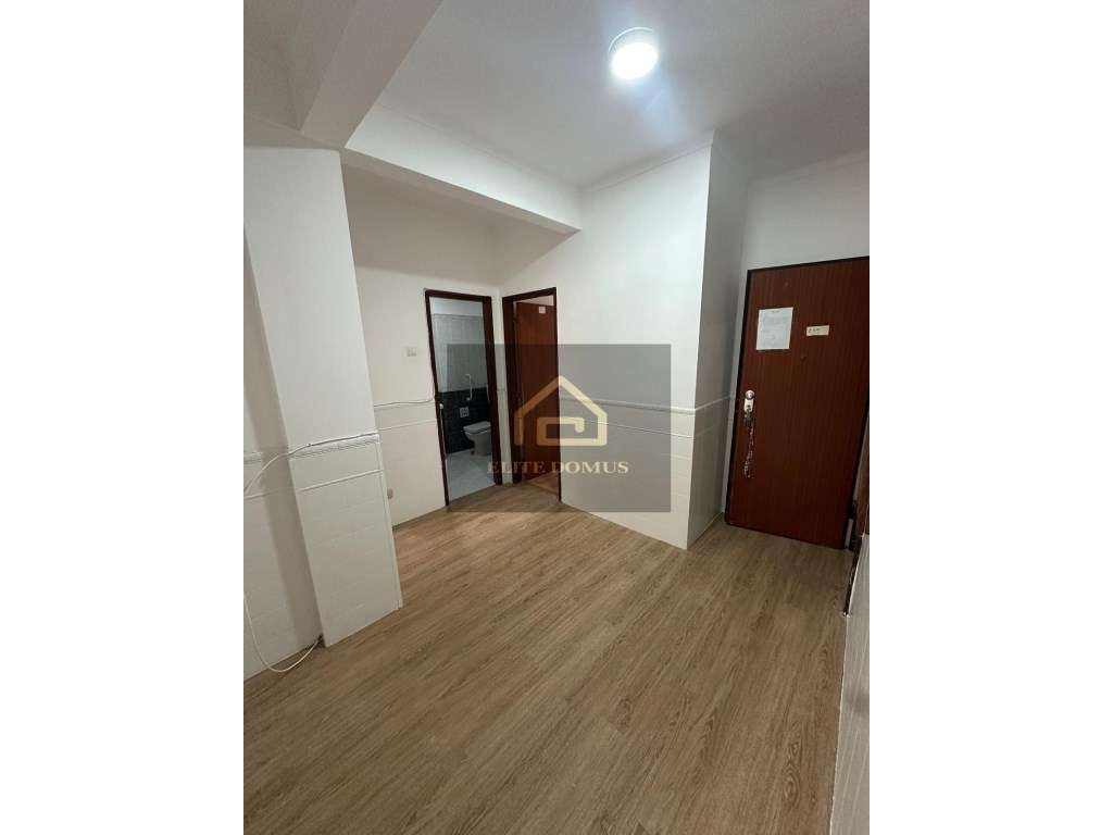 Oportunidade única - Apartamento T2 com 87m² - Parcialmente Remodel... - Grande imagem: 3/9