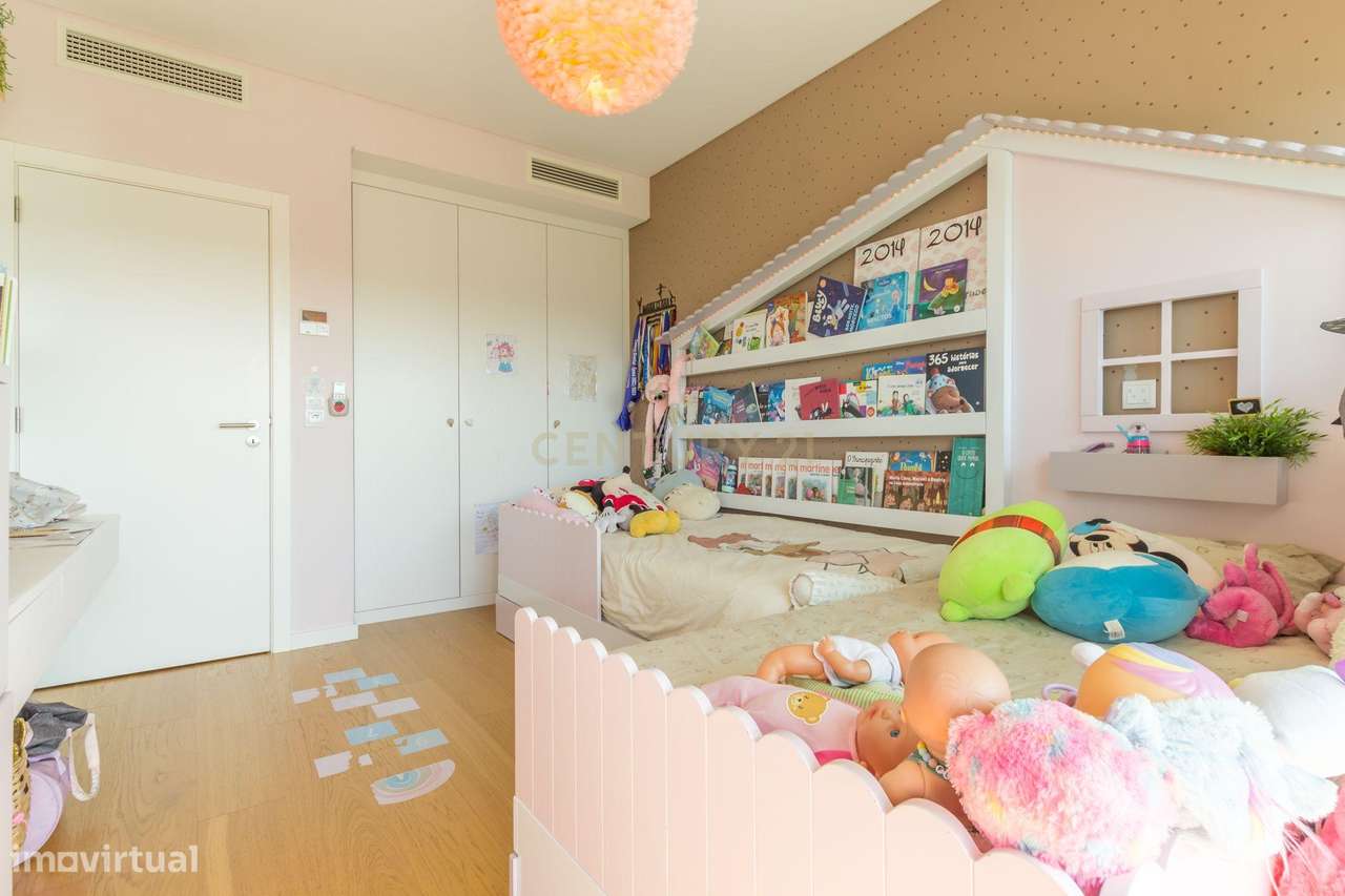 T4 em Condomínio Fechado com Vista Rio - Alcochete-43