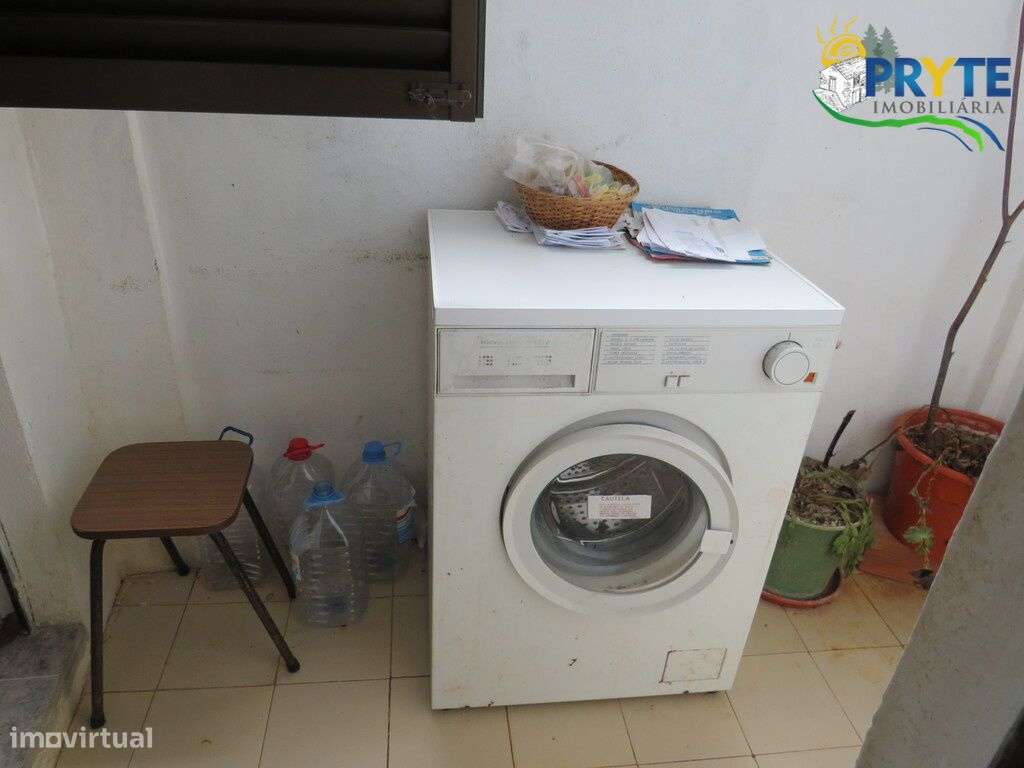 Pequena quinta a confinar com a Ribeira situada perto de Oleiros-18