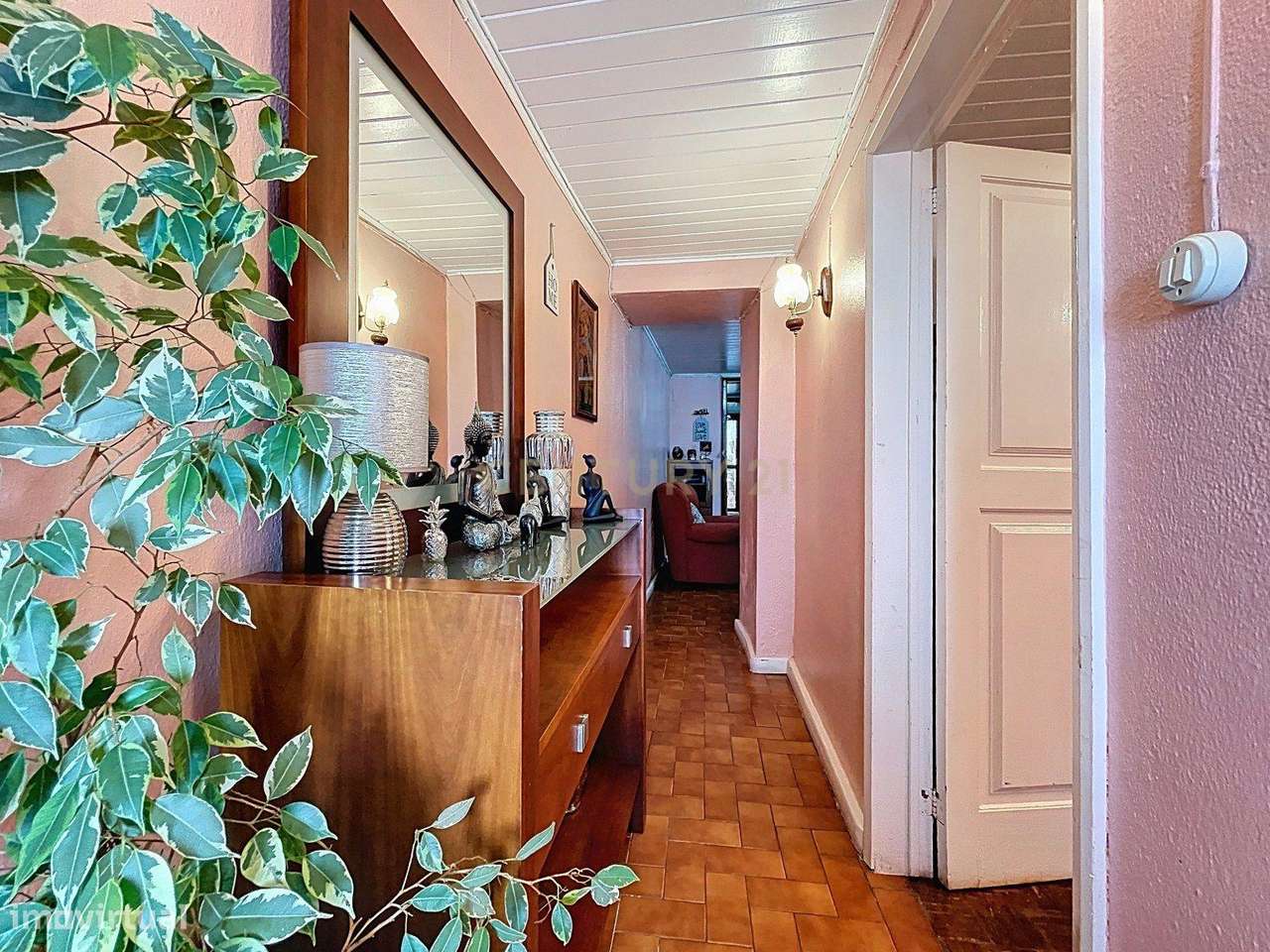 Moradia T2+1 com Quintal e Vista Mar no Centro de Lagoa - Grande imagem: 4/19