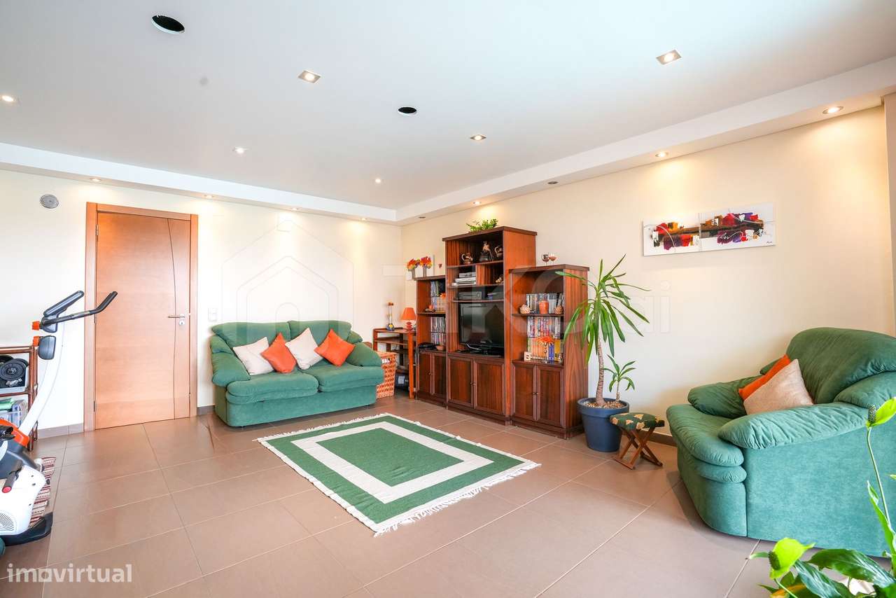 MORADIA T3 COM PISCINA, CONSTRUÇÃO ANTISSÍSMICA, ISOLAMENTO PREMIUM E-38