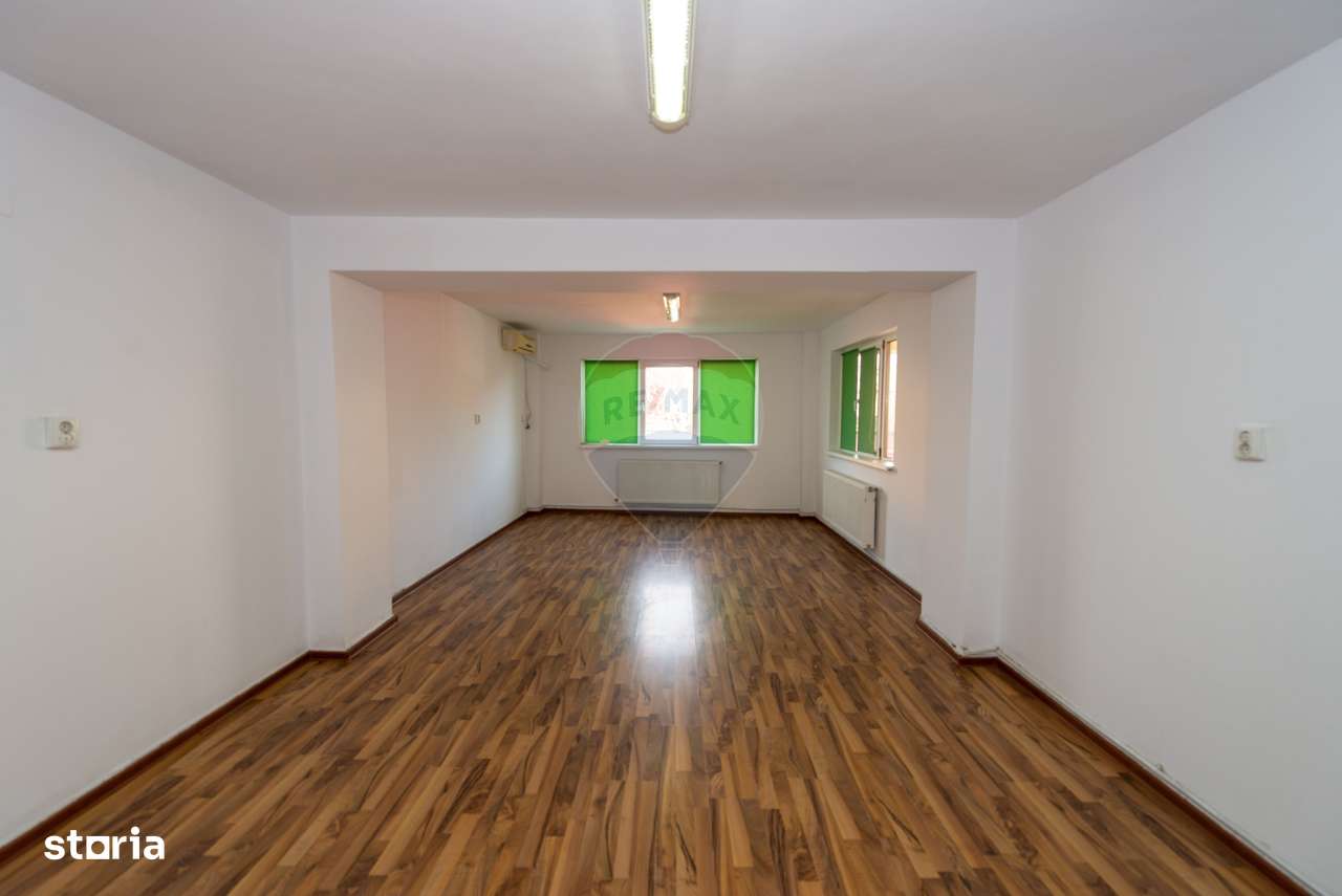 Vila de inchiriat, nemobilata, multifunctionala,  Aparatorii Patriei - Imagine principală: 5/20