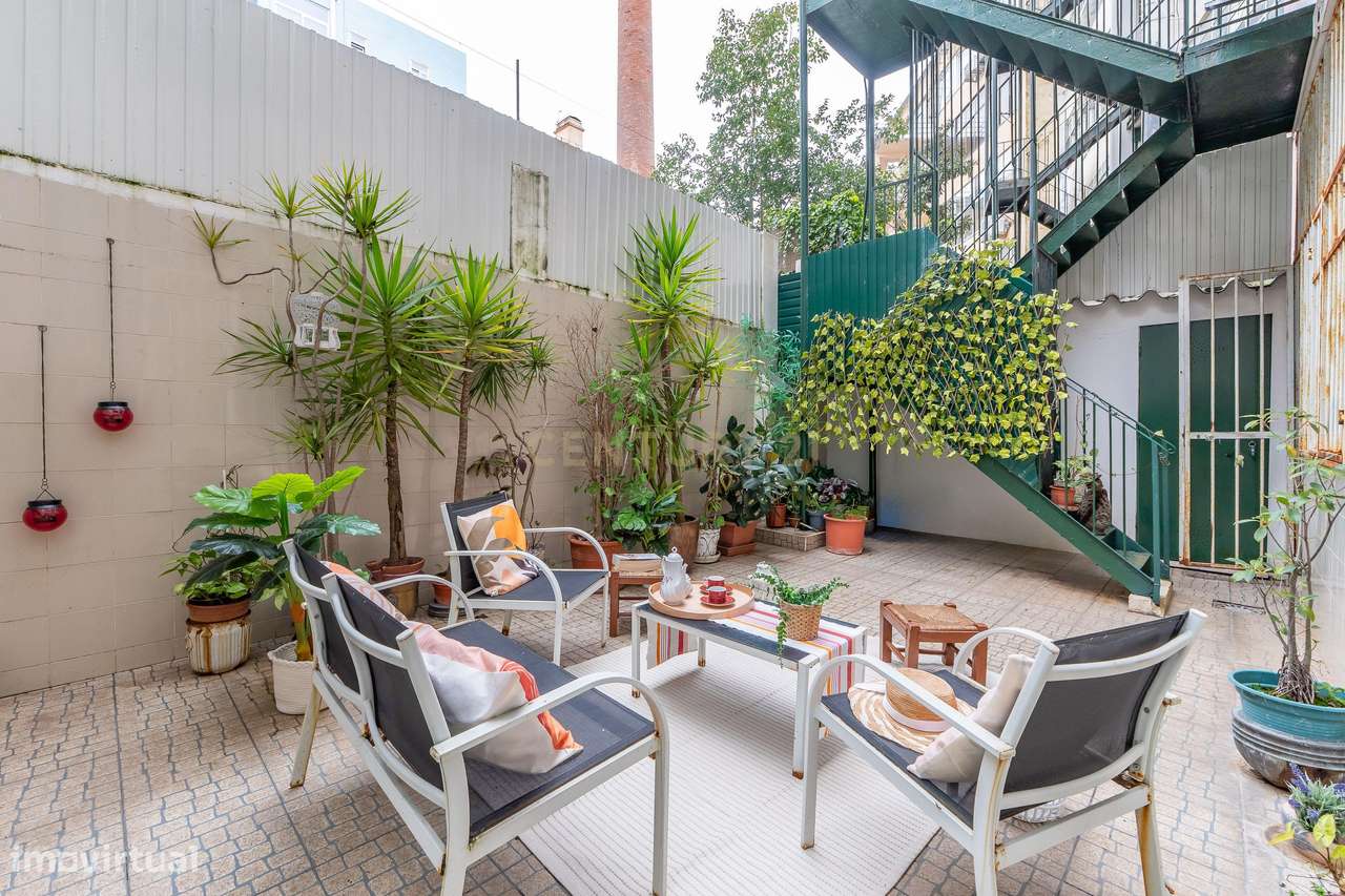 T3  (5 ass.) com terraço, elevador e arrecadação - Rua do Zaire-0