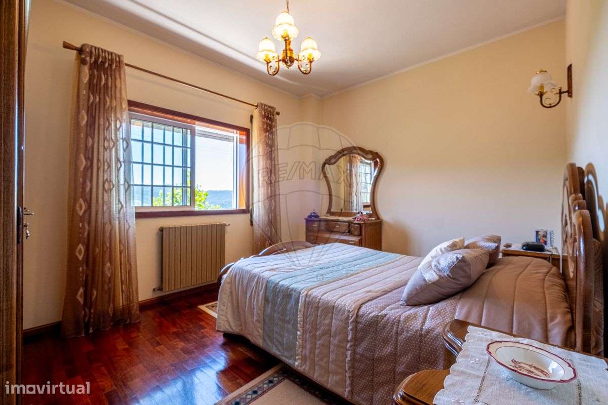 Moradia T4 para venda-10