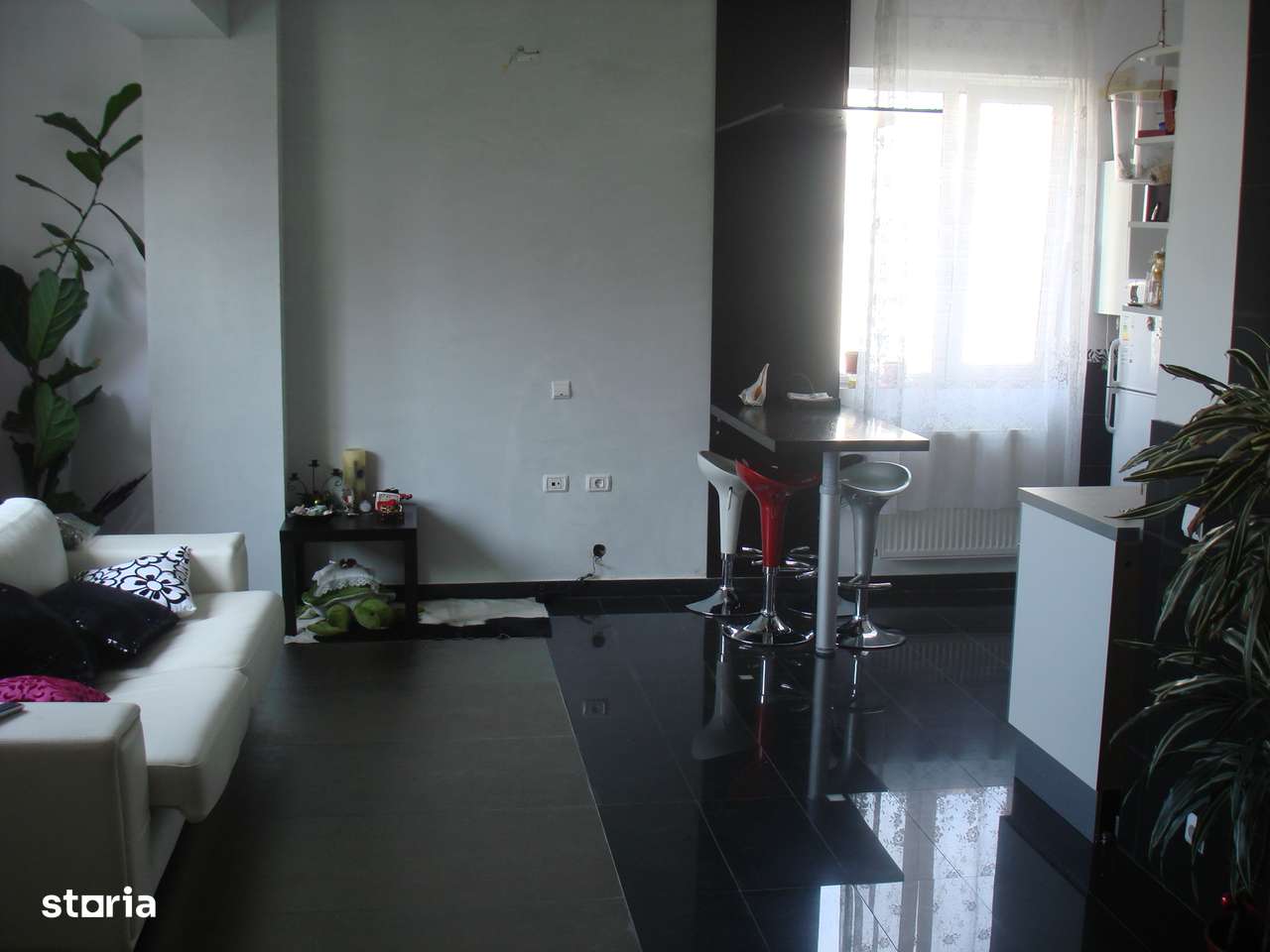 Garsoniera Trivale, bloc nou, mobilata, centrala - Imagine principală: 3/11