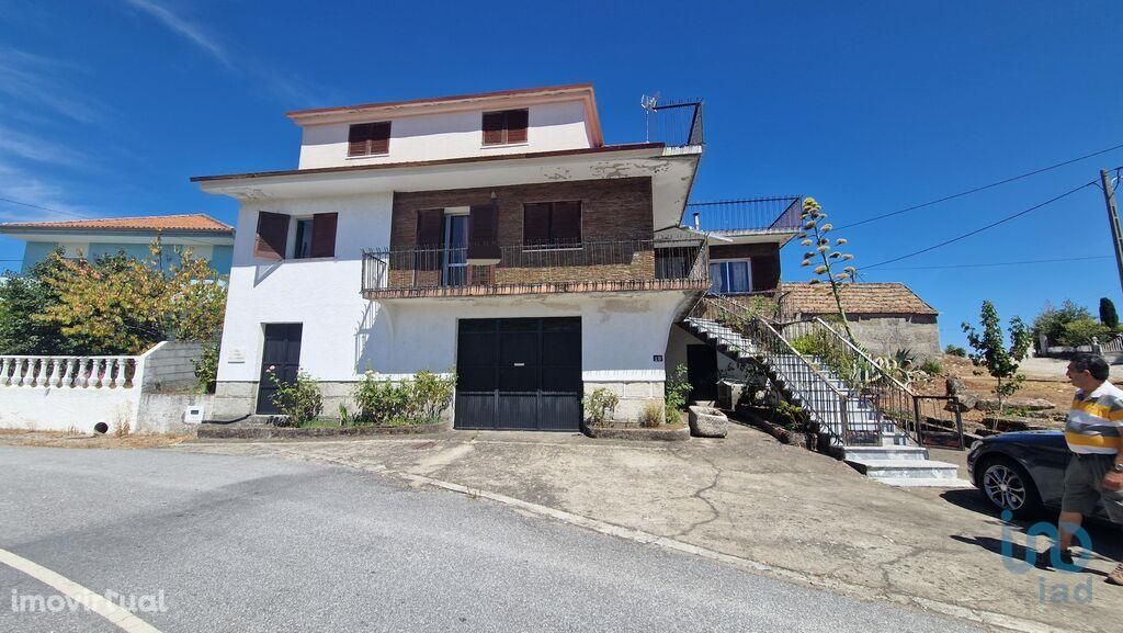 Casa tradicional T5 em Viseu de 185,00 m2