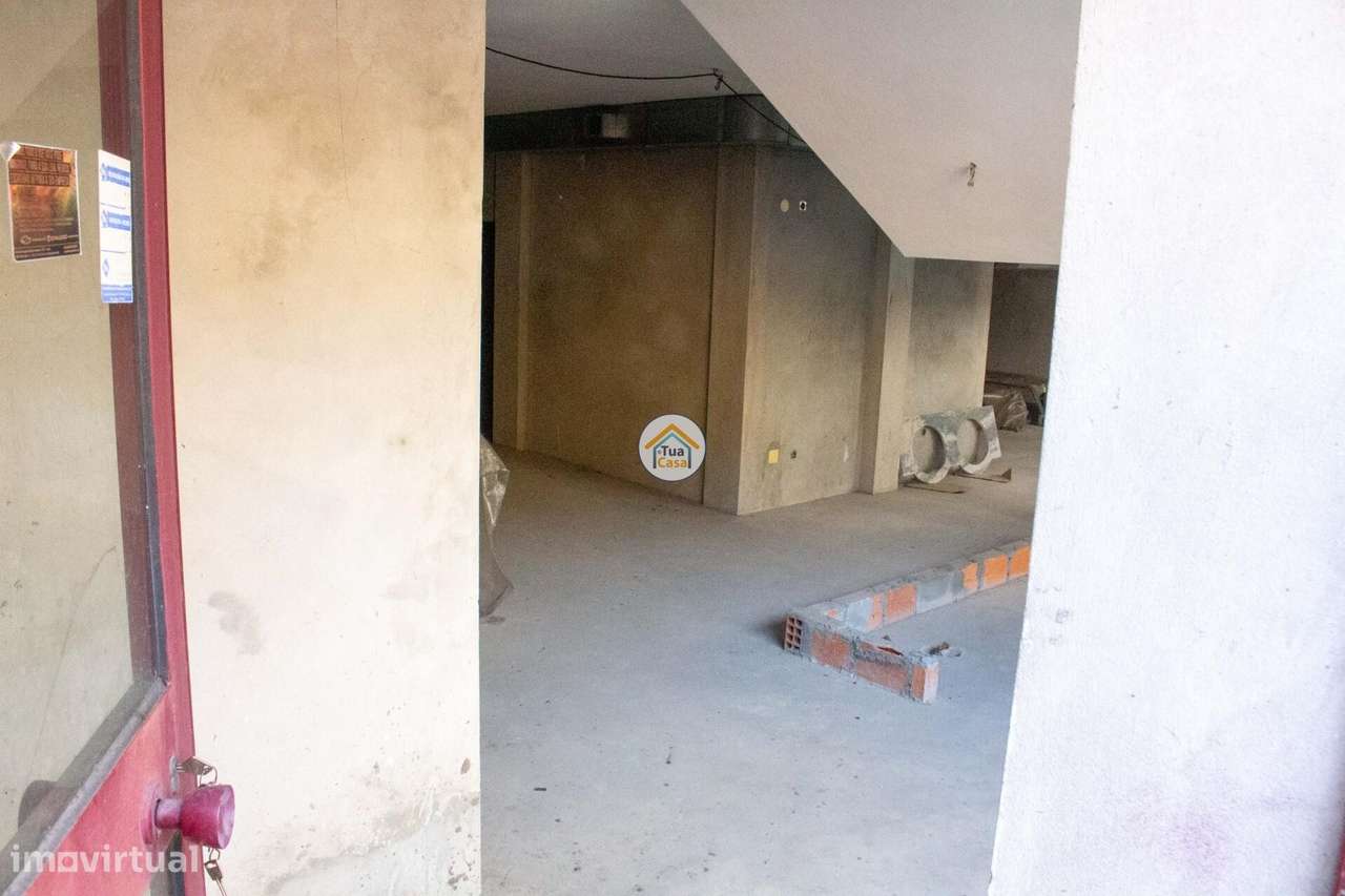 LOJA À VENDA – 242 m2 EM GAIA | ZONA PRIVILEGIADA - Grande imagem: 3/9