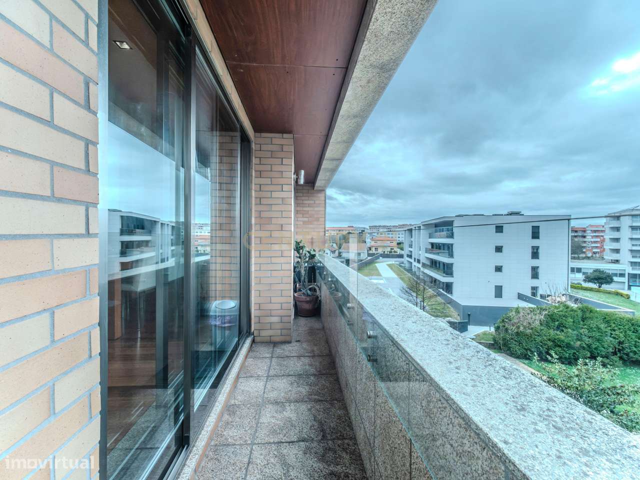 Luminoso T3+1 com Escritório e Varandas – Canidelo, Gaia-20