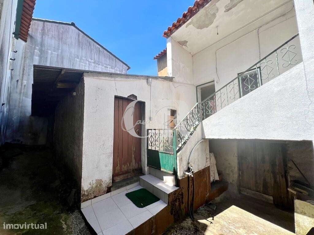 Moradia com logradouro no centro de Chimpeles - Figueiró dos Vinhos - Grande imagem: 4/53