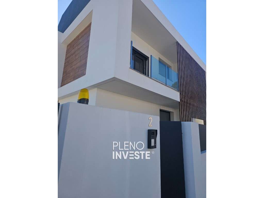 Moradia V3 com piscina Nova construção em Pinhal de Frades-10