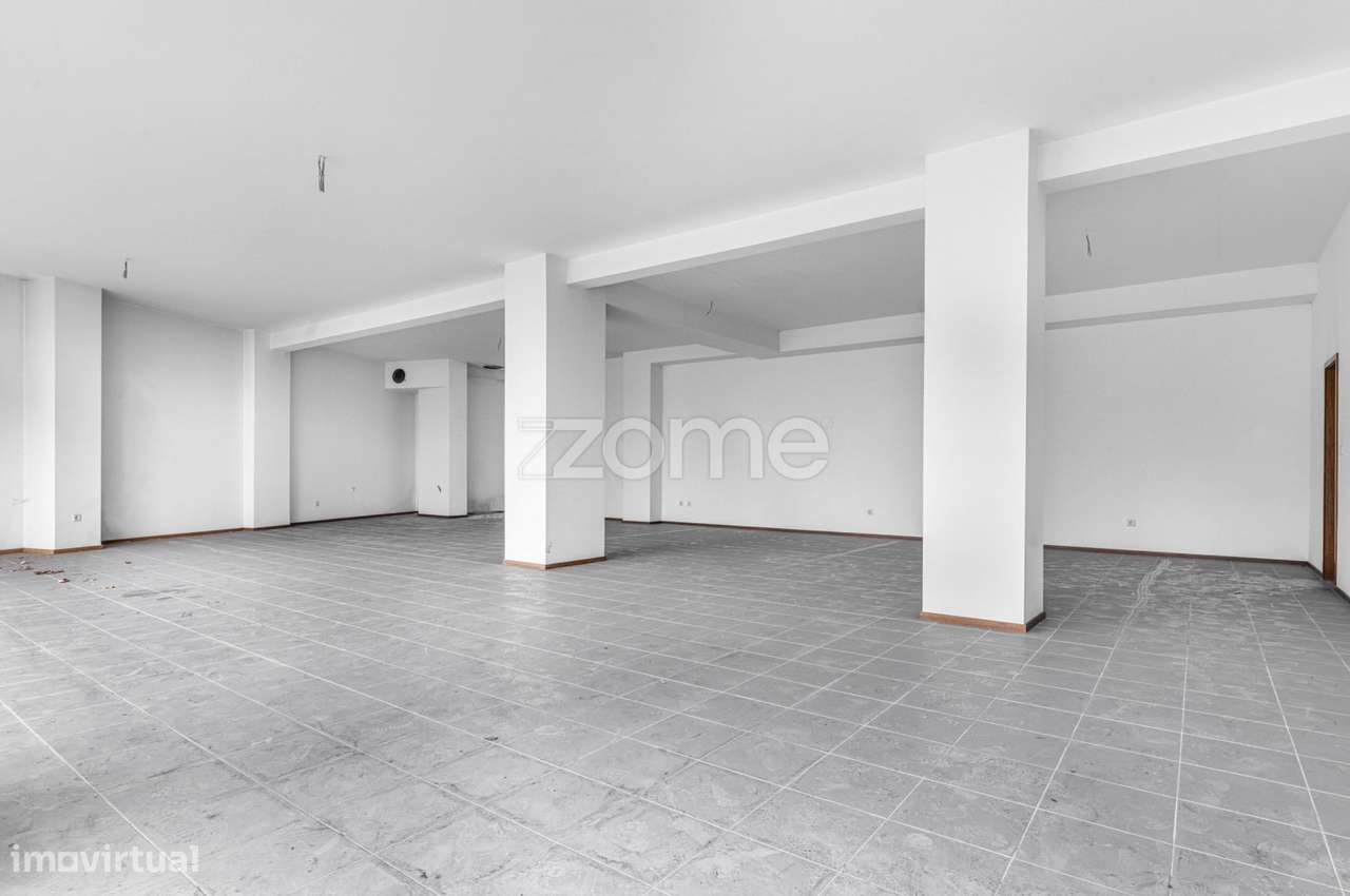 Loja de Comércio, em Braga (São Vicente)-3