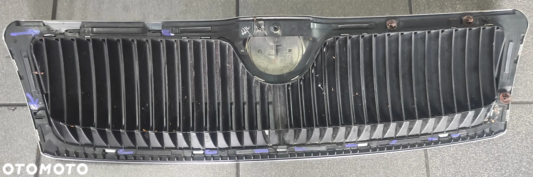 ATRAPA GRILL LOGO CHROM SKODA OCTAVIA II - 2