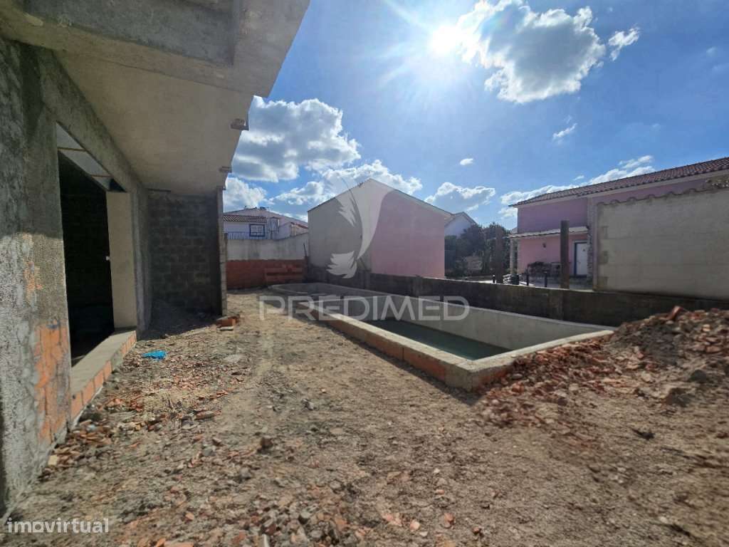 Moradia Gem. T4, c/3 Suites e Piscina, em Fernão Ferro - Grande imagem: 4/32