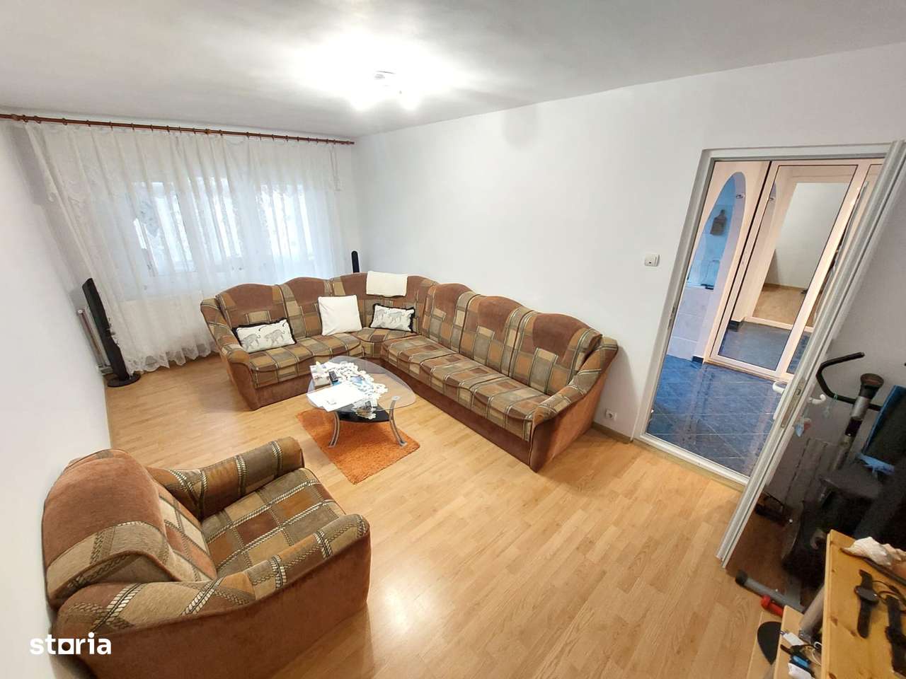 COMISION 0 Ap. 3 camere, decomandat, 68 mp. utili, Et.4, Micro12-7